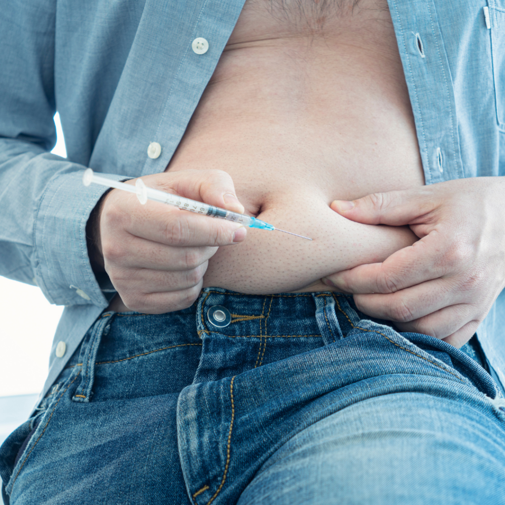 man injecting semaglutide for weight loss